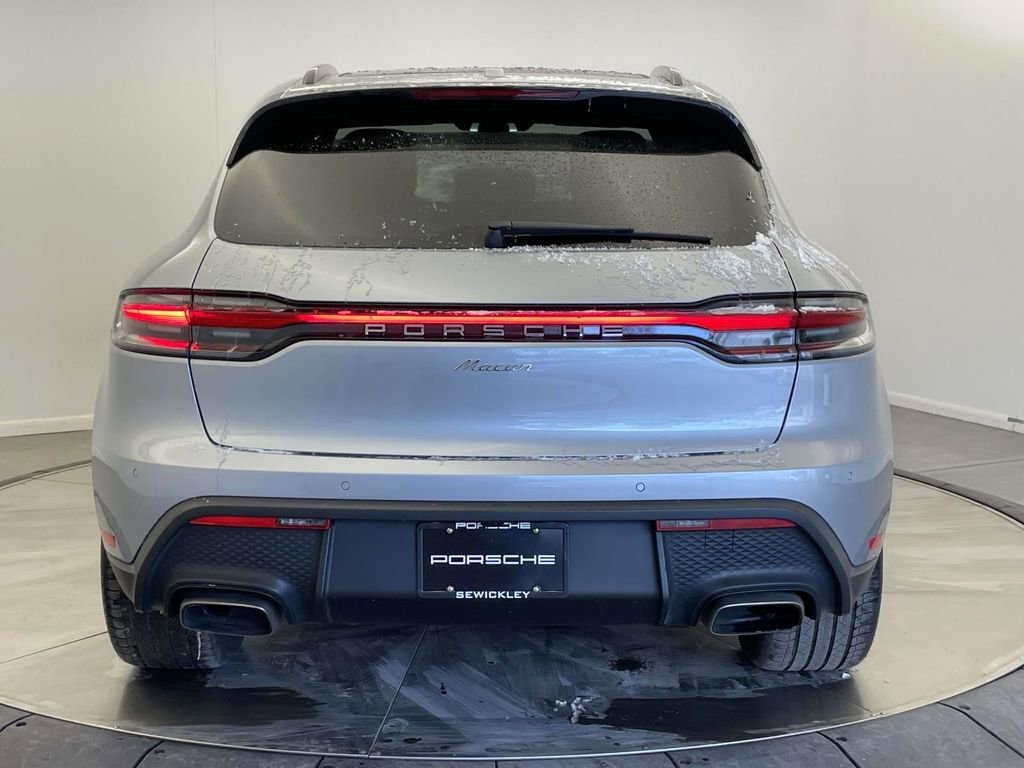Certified 2022 Porsche Macan image 6