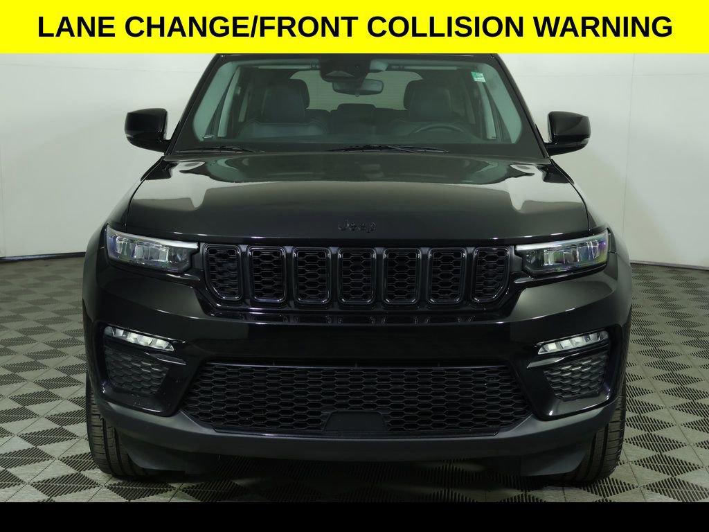 Used 2023 Jeep Grand Cherokee Limited w/ Black Appearance Package image 12