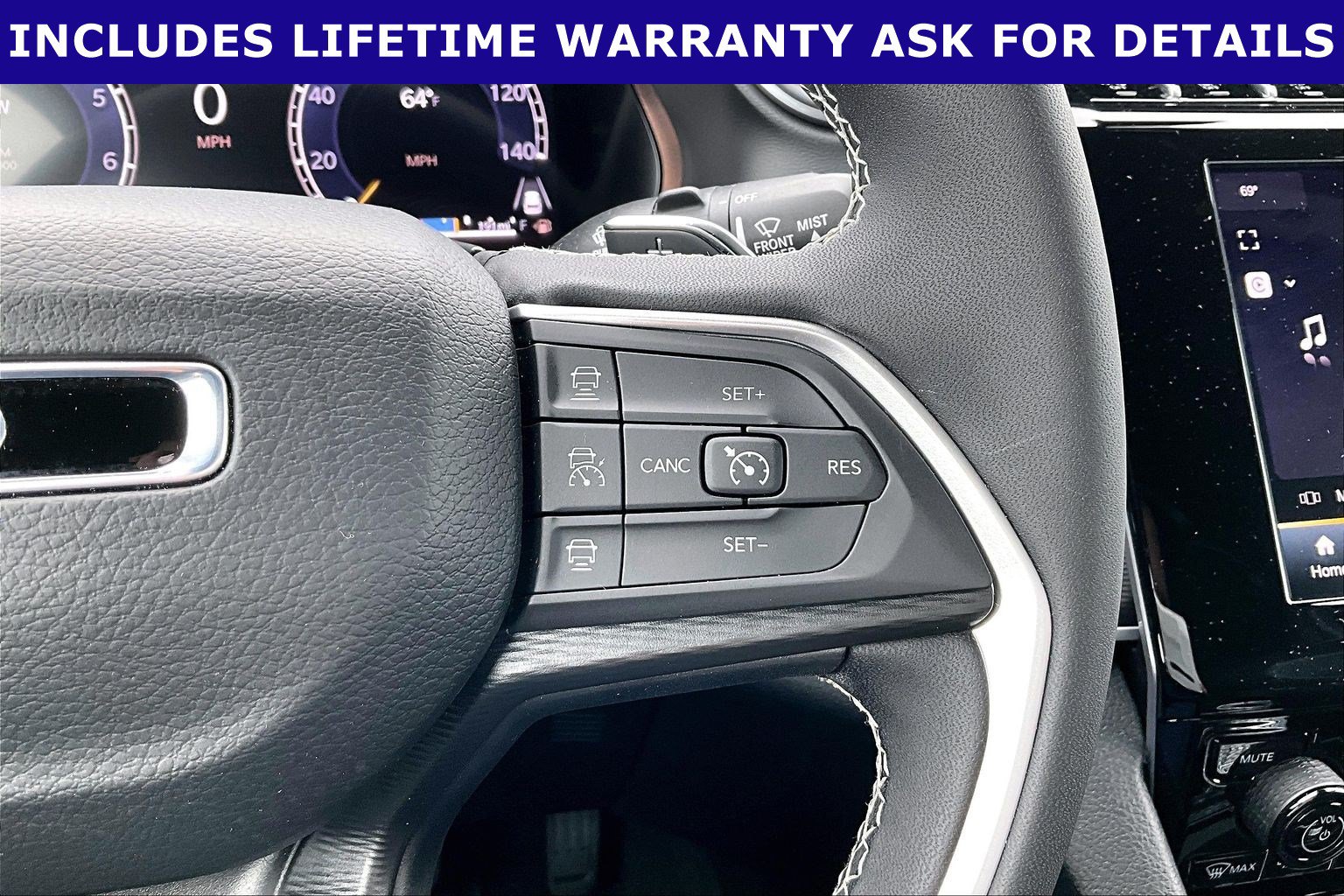 Used 2025 Jeep Grand Cherokee 4WD image 16