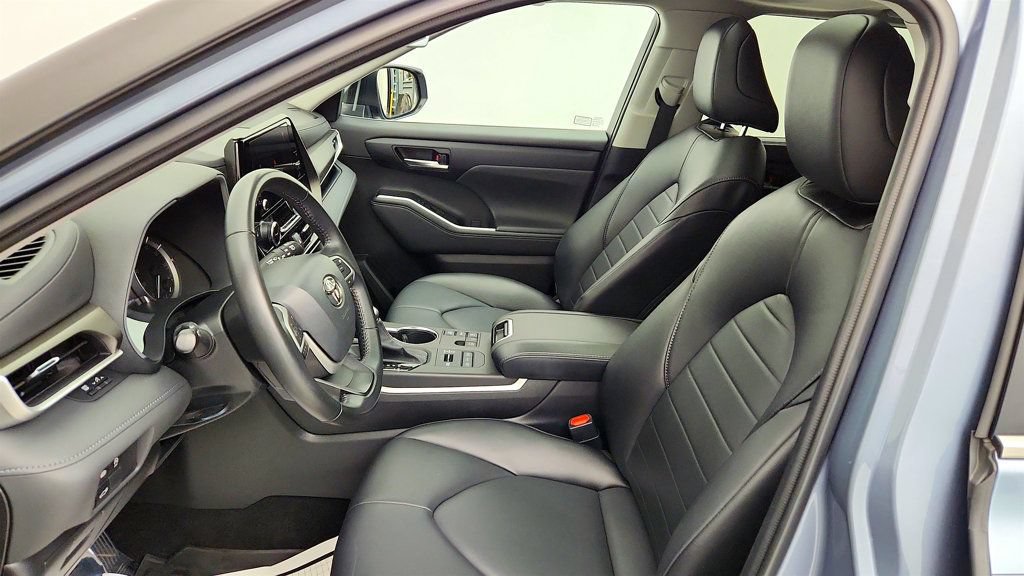Used 2023 Toyota Highlander XLE AWD/4WD image 20