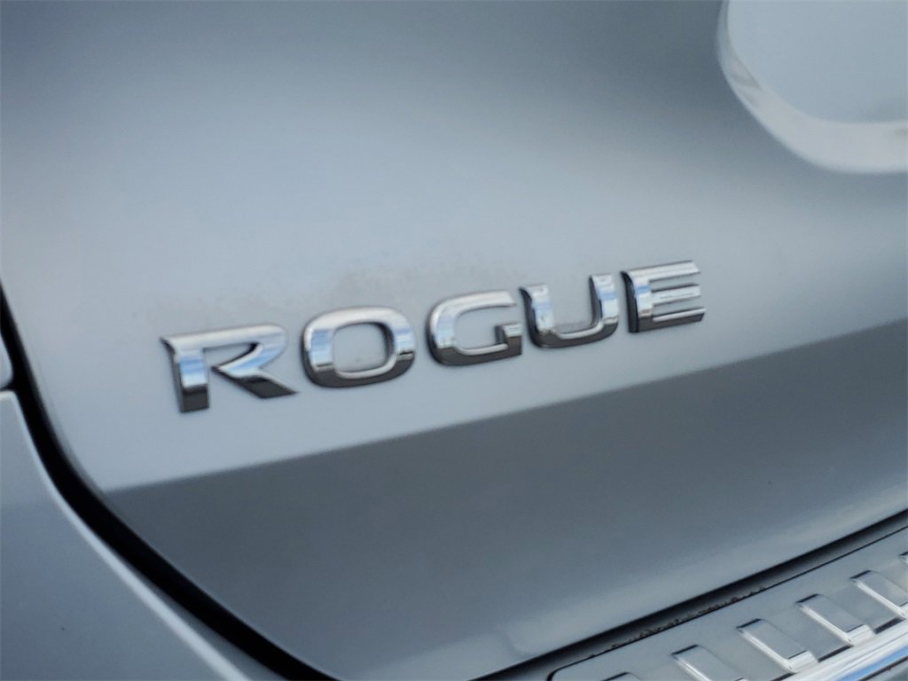 Used 2015 Nissan Rogue SV image 6
