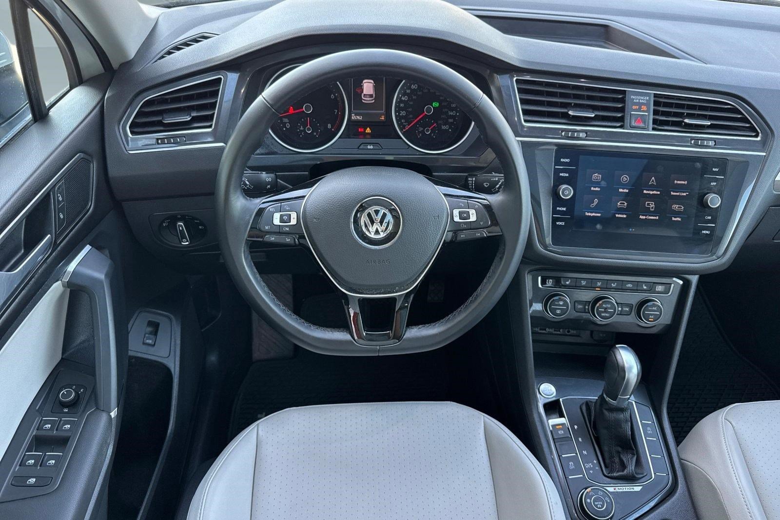 Used 2018 Volkswagen Tiguan SEL AWD/4WD image 28