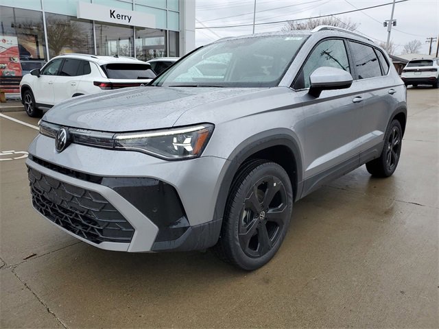 New 2026 Volkswagen Taos SEL image 2