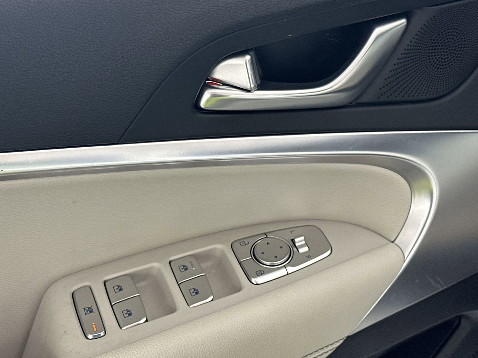 Used 2025 Genesis G70 2.5T RWD image 13