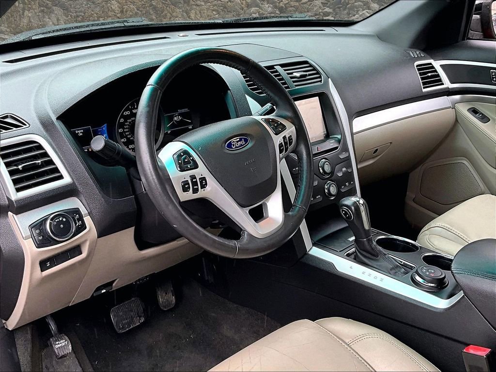 Used 2014 Ford Explorer XLT w/ Equipment Group 202A AWD/4WD image 12