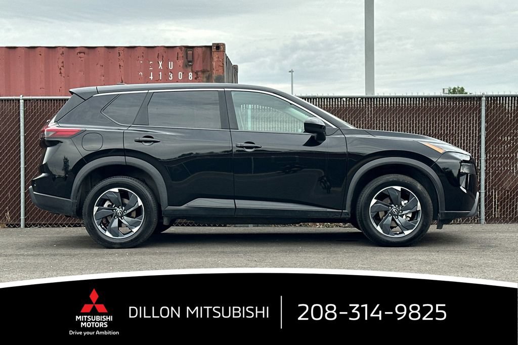 Used 2025 Nissan Rogue SV AWD/4WD image 3