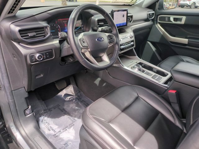 Used 2022 Ford Explorer XLT w/ Equipment Group 202A RWD image 13