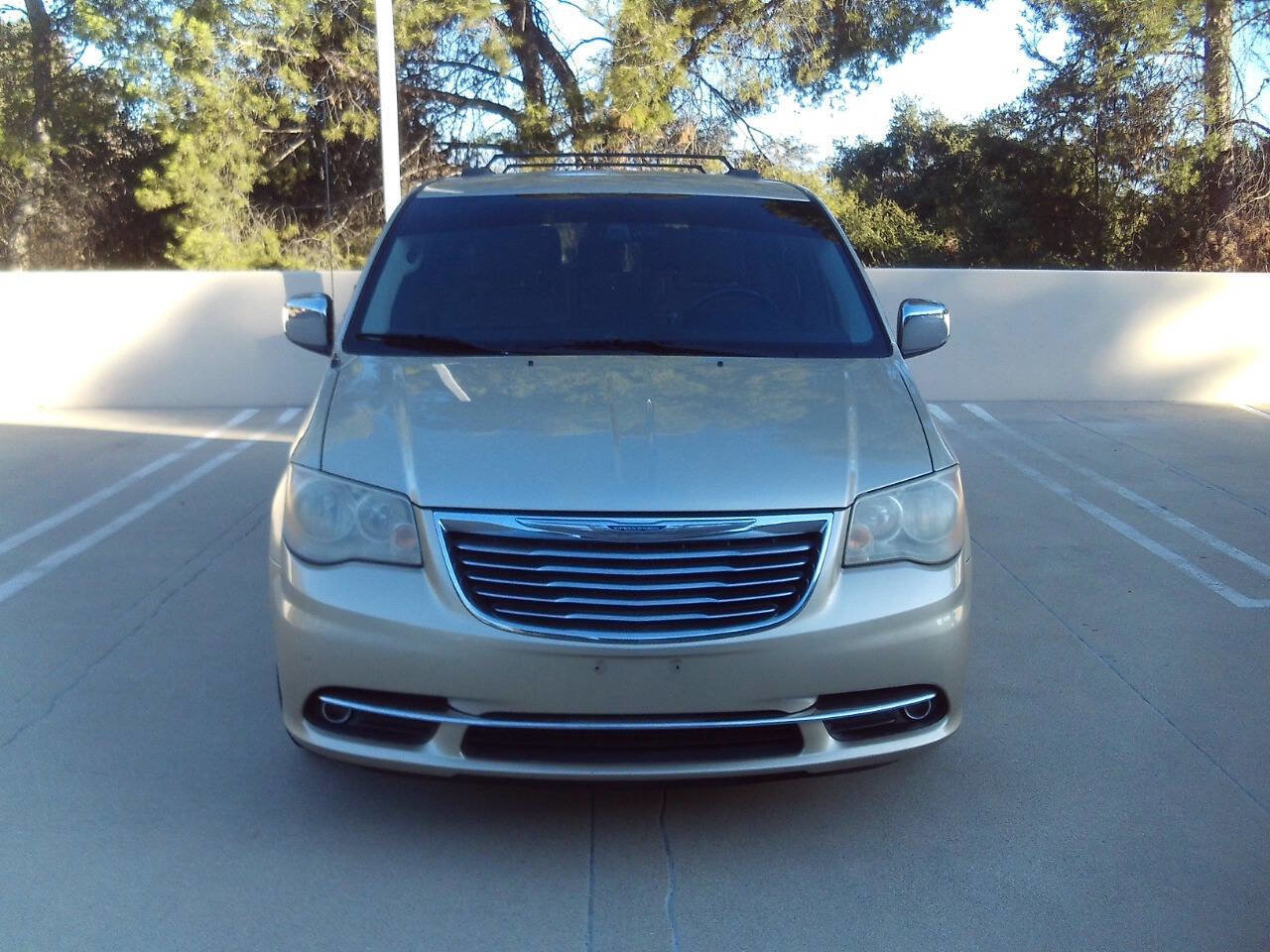 Used 2012 Chrysler Town & Country Touring-L w/ Entertainment Group #2 image 12
