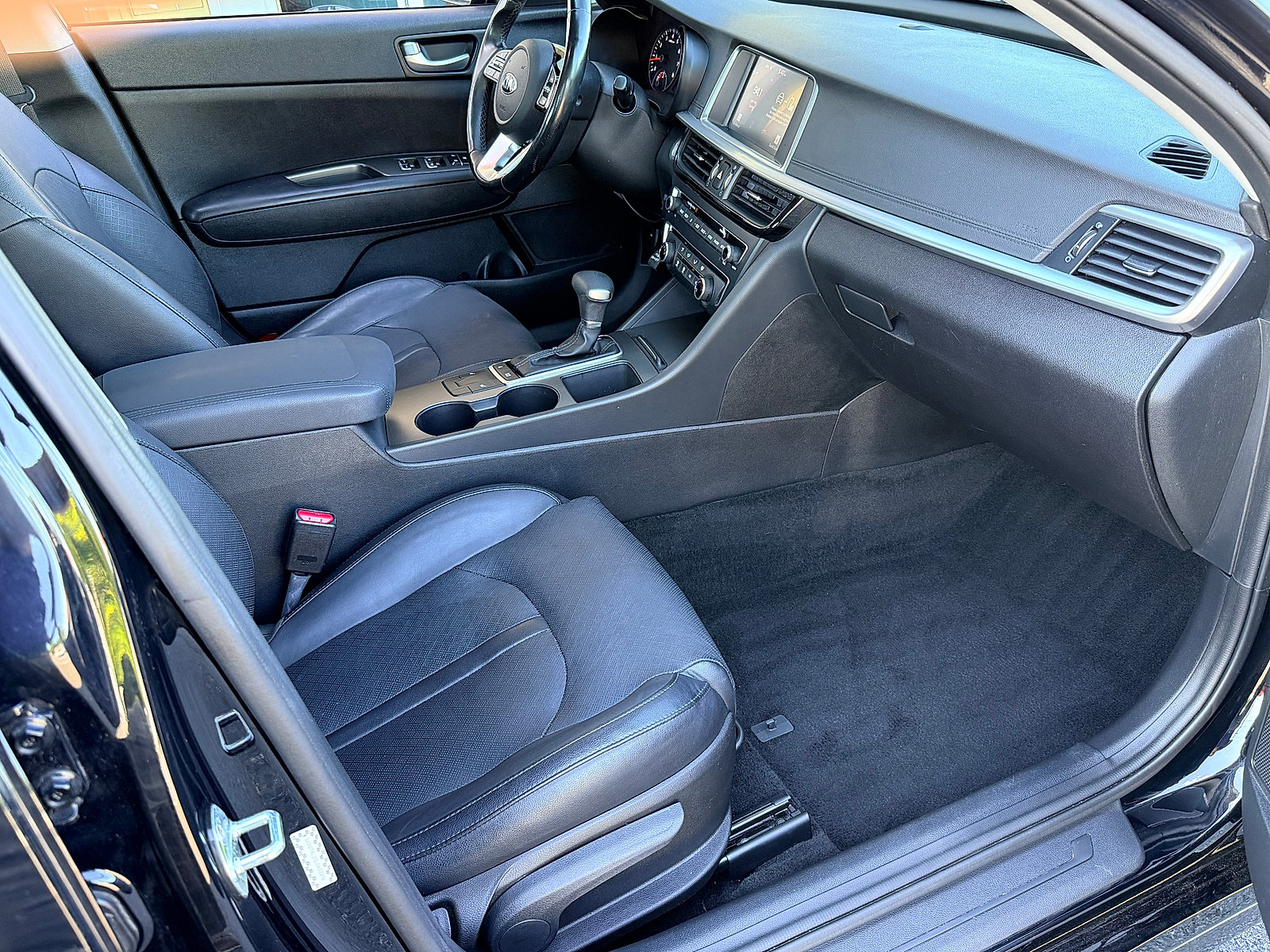 Used 2020 Kia Optima SE FWD image 35
