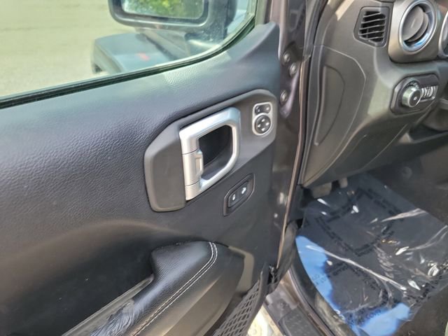 Used 2018 Jeep Wrangler Unlimited Sahara AWD/4WD image 8