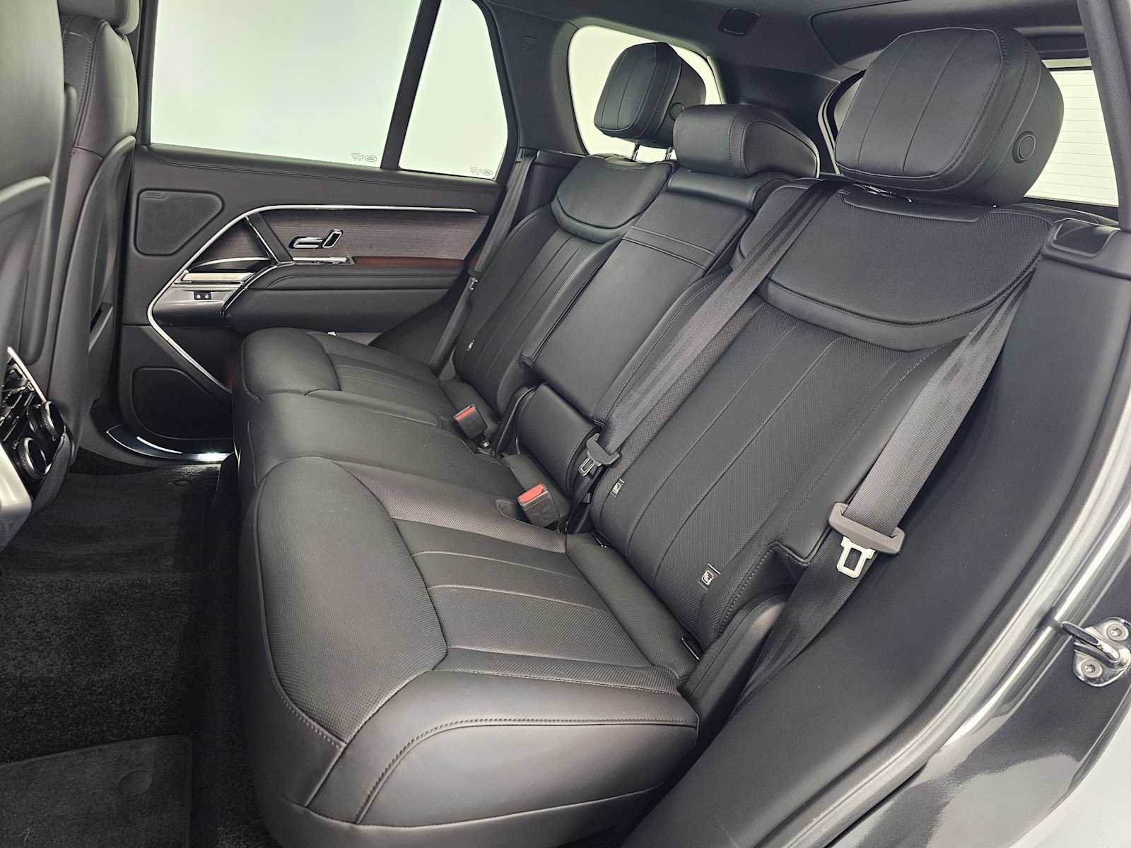 Used 2025 Land Rover Range Rover SE AWD/4WD image 17