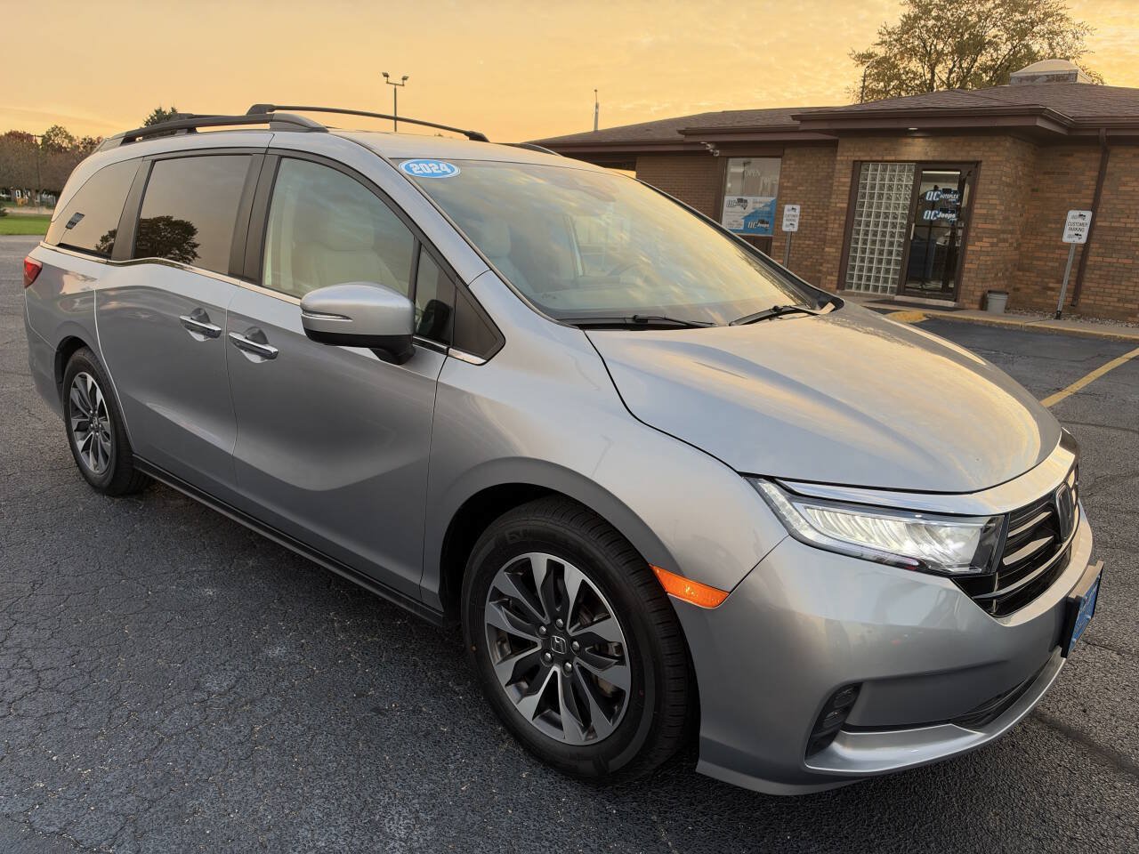 Used 2024 Honda Odyssey EX-L image 2