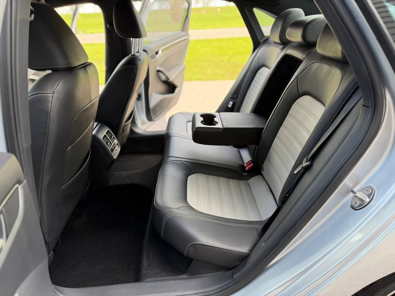 Used 2018 Volkswagen Passat 3.6 FWD image 13