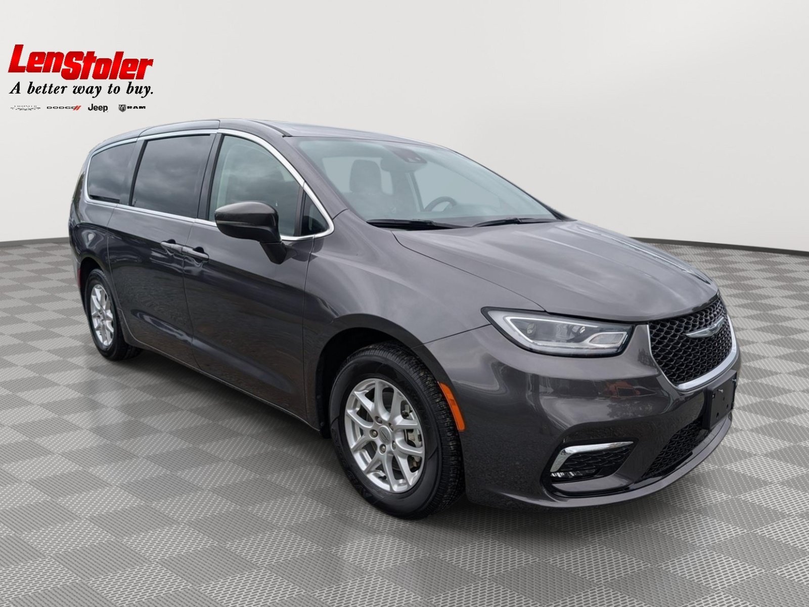 Used 2023 Chrysler Pacifica Touring-L FWD image 7