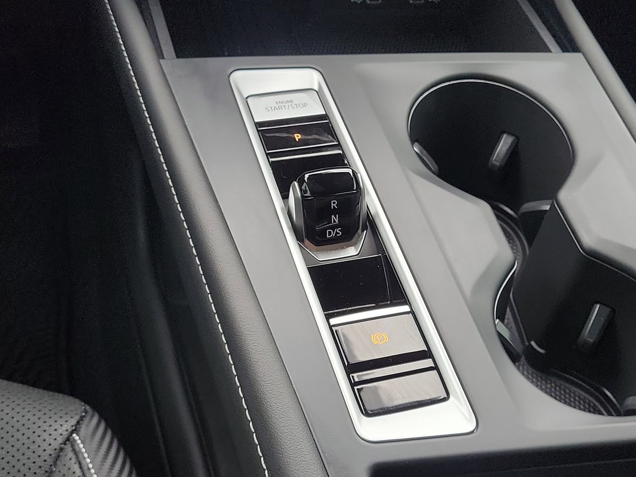 Used 2025 Volkswagen Atlas Cross Sport SE image 20