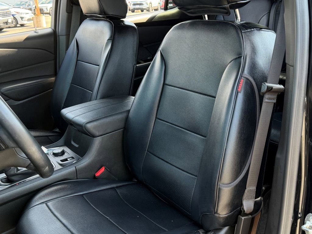 Used 2023 Chevrolet Traverse LT image 21