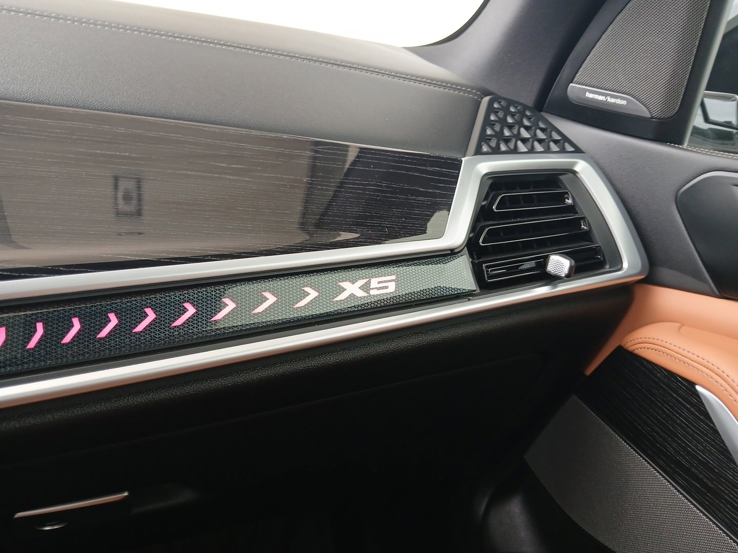 Used 2026 BMW X5 xDrive40i w/ M Sport Package image 17