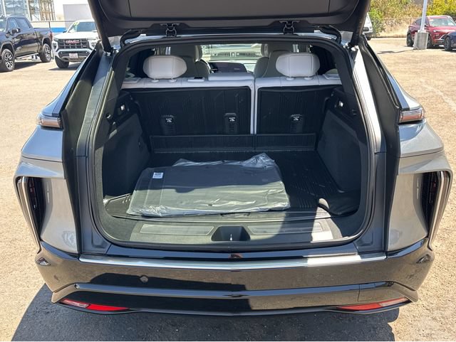 New 2026 Cadillac Lyriq Luxury w/ LPO, Floor Liner Package AWD/4WD image 31