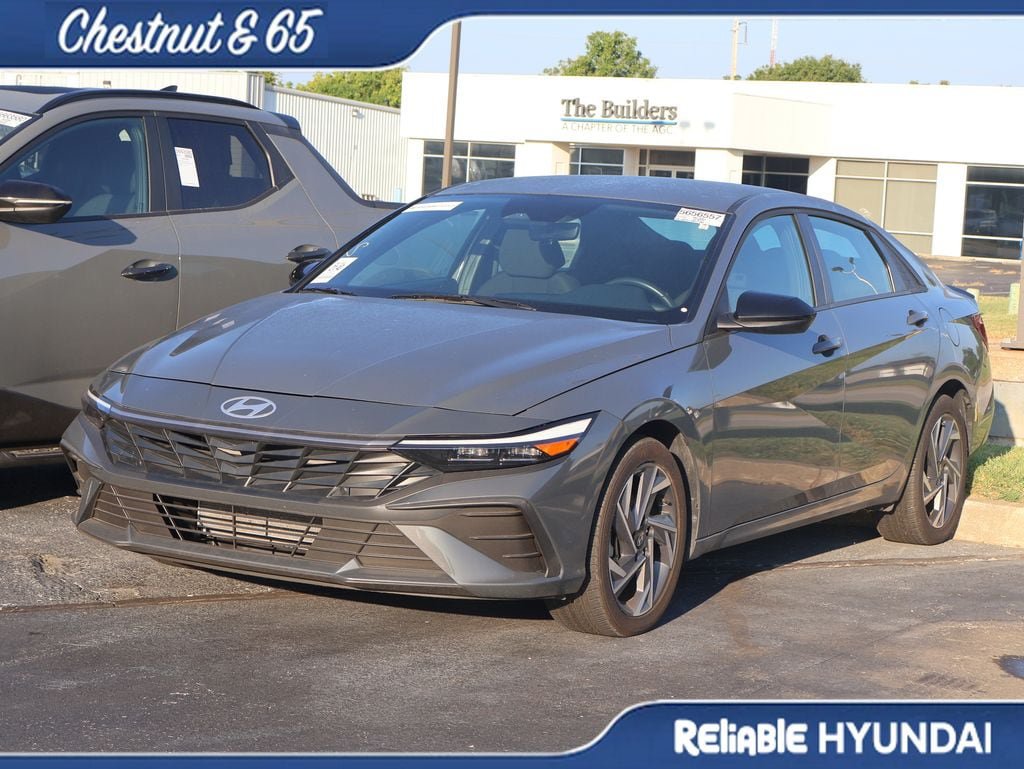Used 2025 Hyundai Elantra Sport FWD image 12