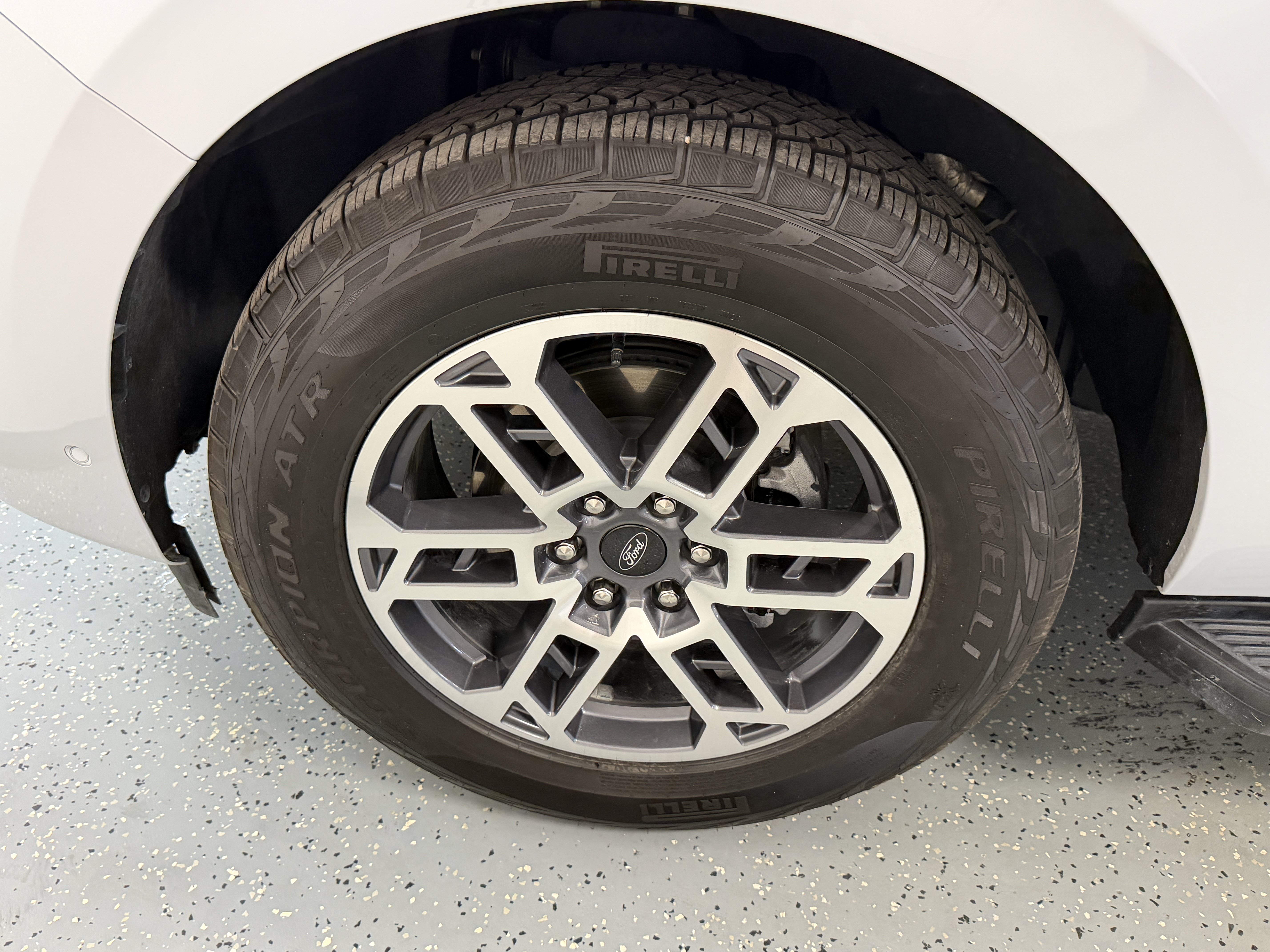 Used 2025 Ford Expedition Active AWD/4WD image 32