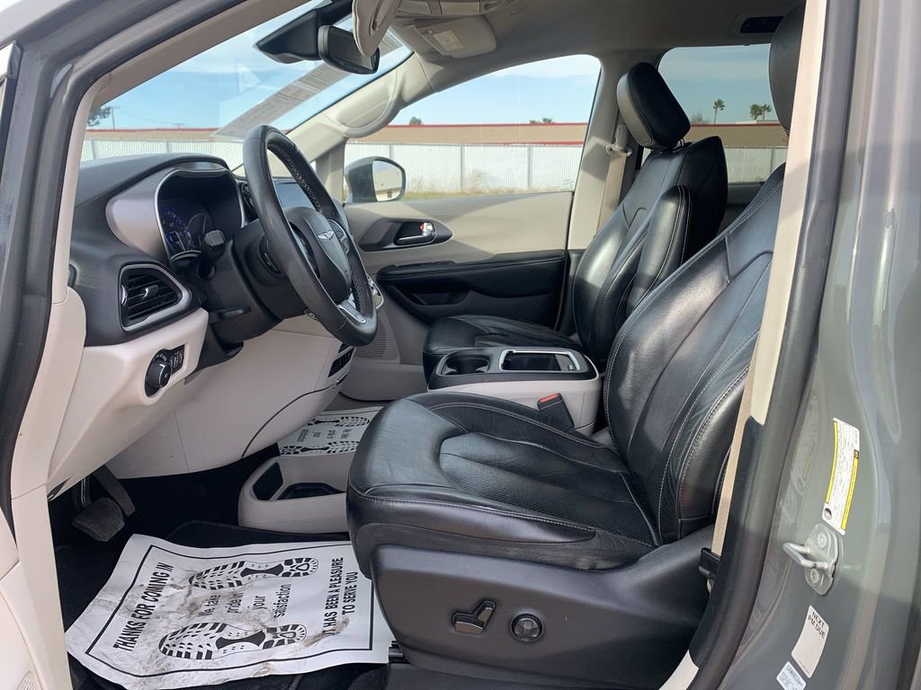 Used 2022 Chrysler Pacifica Touring-L image 17