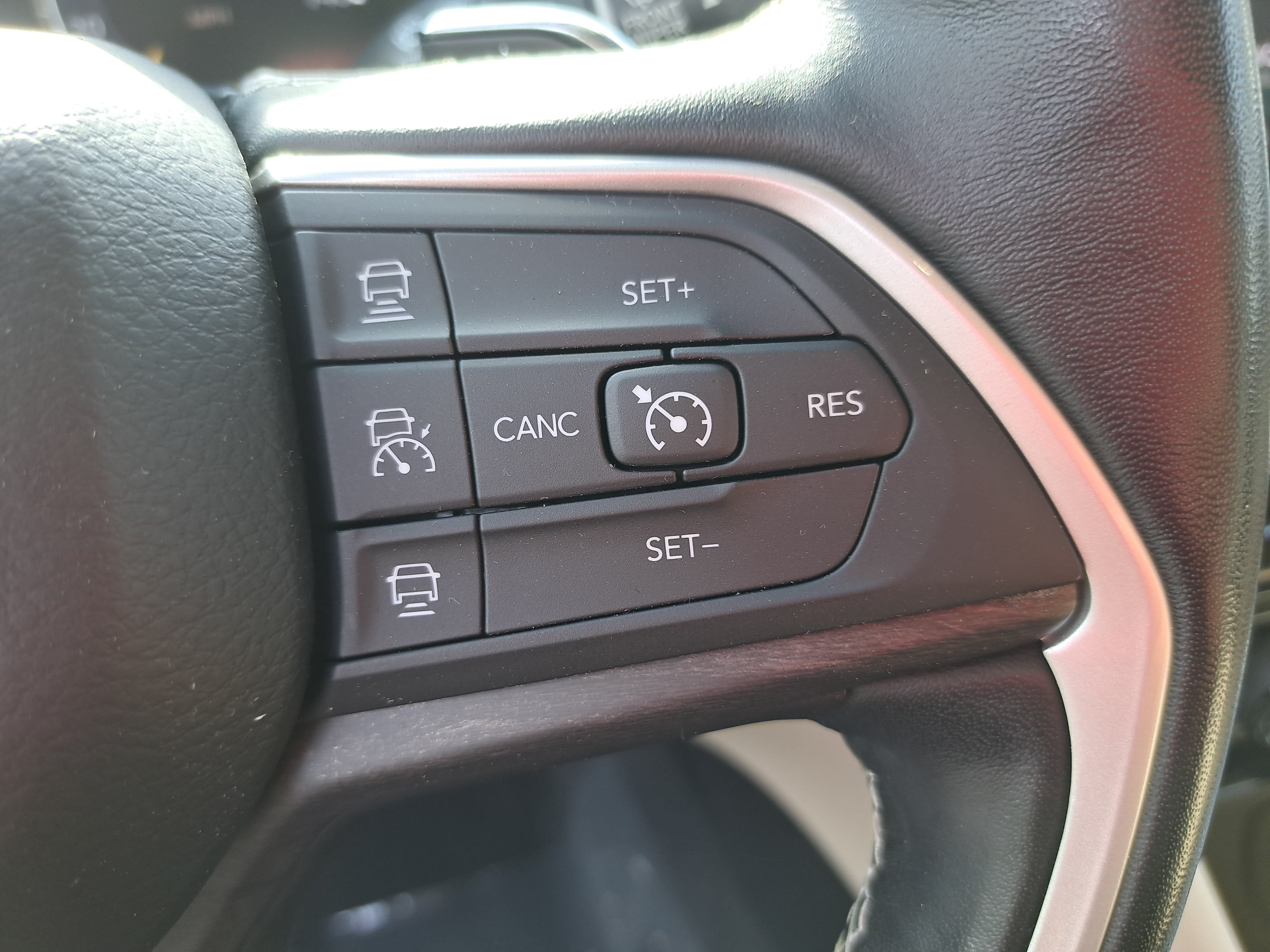 Used 2021 Jeep Grand Cherokee L Limited AWD/4WD image 16