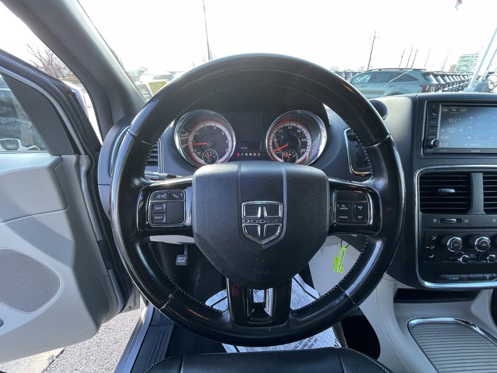 Used 2019 Dodge Grand Caravan SXT image 13