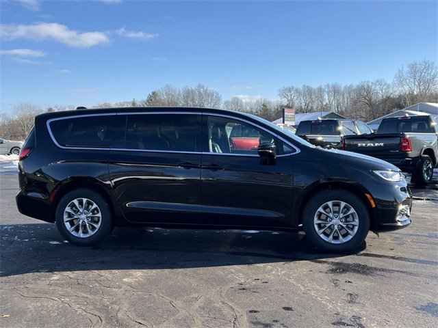 New 2026 Chrysler Pacifica Limited w/ Trailer Tow Group image 50