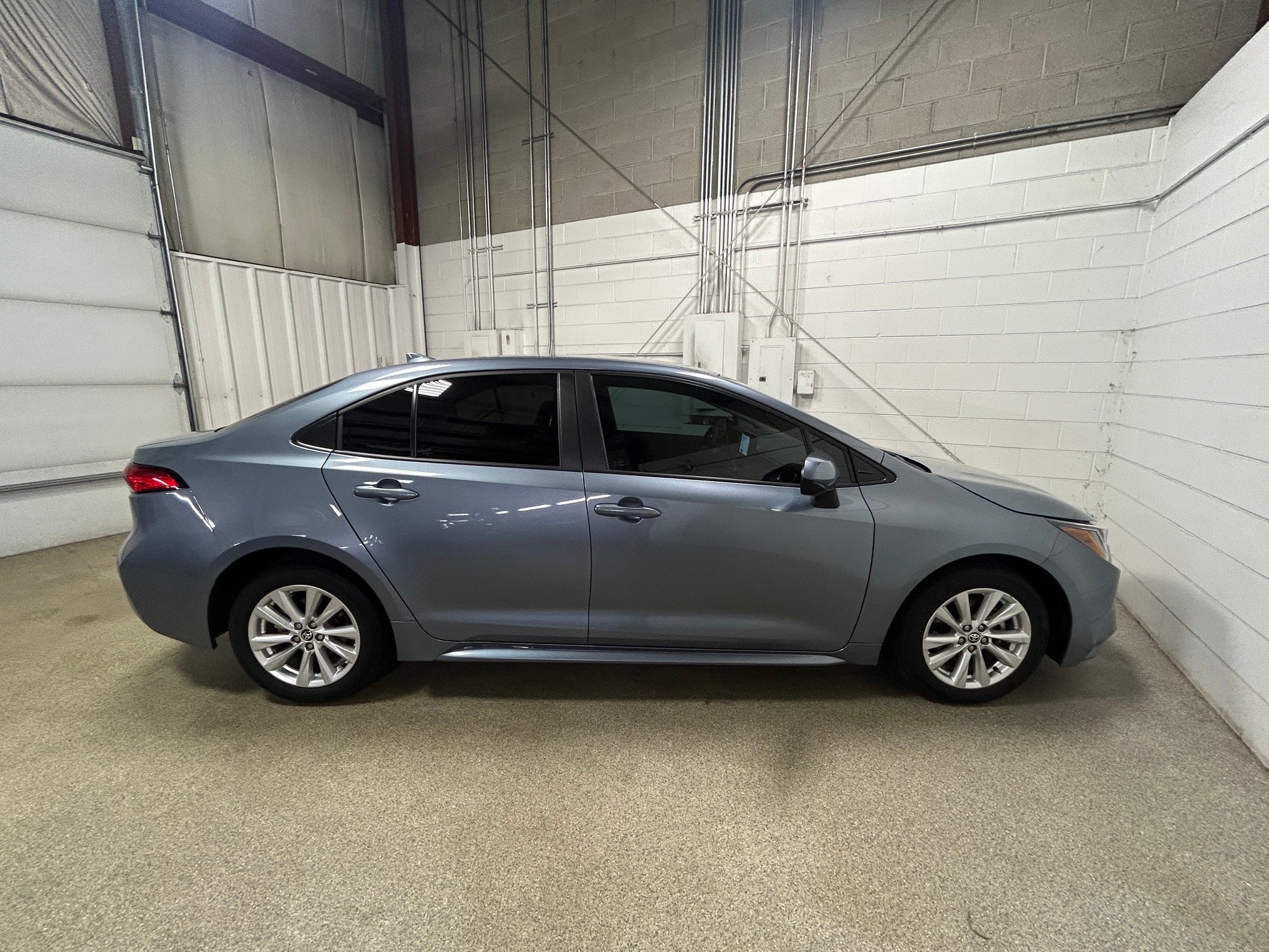 Used 2023 Toyota Corolla LE w/ LE Convenience Package FWD image 6