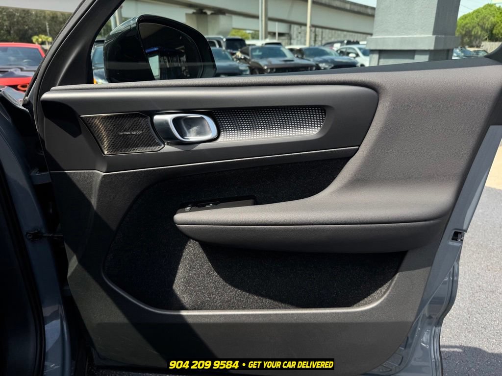Used 2022 Volvo XC40 T5 R-Design w/ Climate Package AWD/4WD image 35