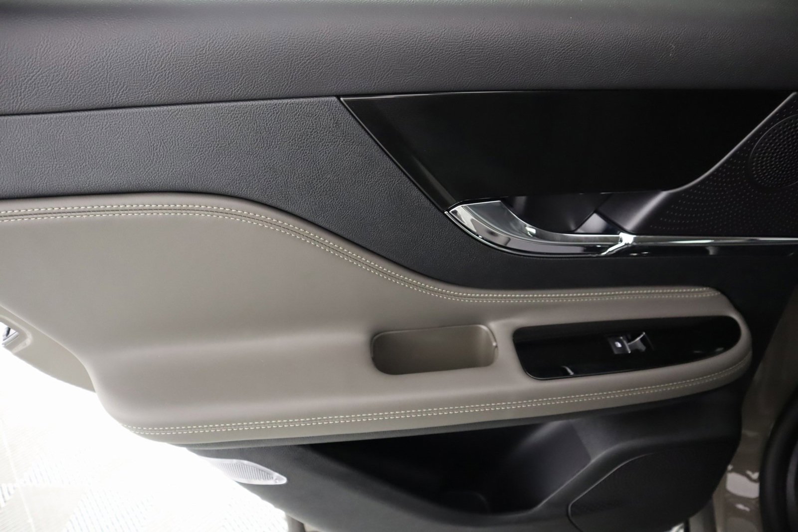 New 2025 Lincoln Corsair FWD image 17