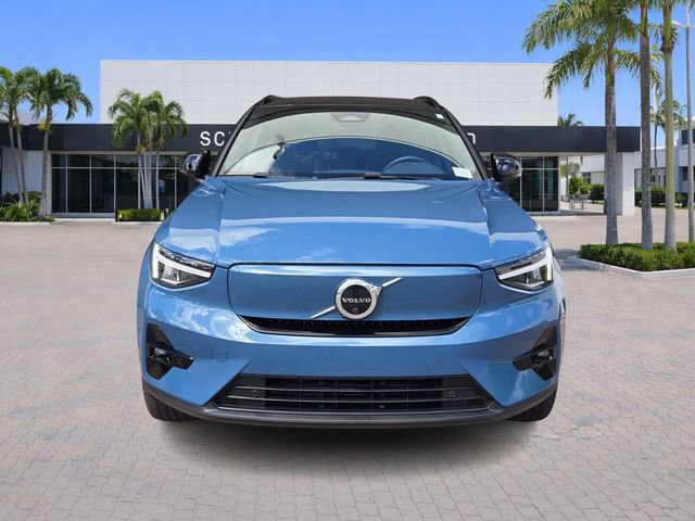 Used 2023 Volvo XC40 Recharge Plus image 2