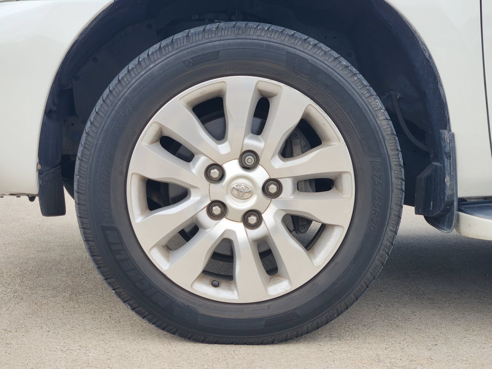 Used 2016 Toyota Sequoia Platinum RWD image 10