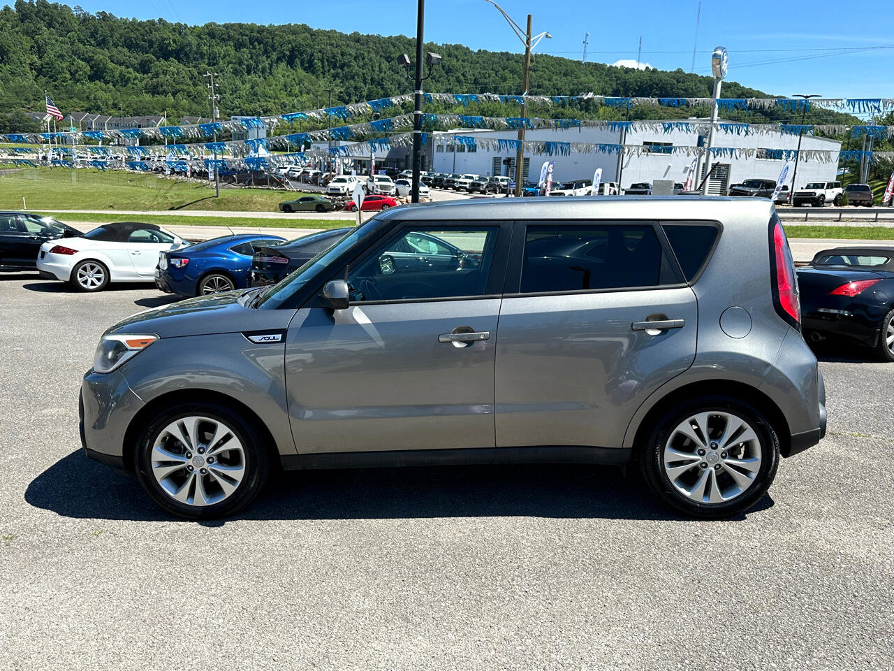 Used 2015 Kia Soul + image 4