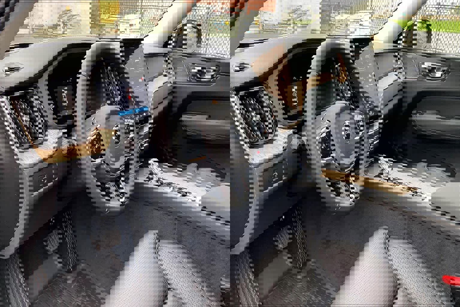 New 2026 Volvo XC60 B5 Ultra w/ Climate Package image 8