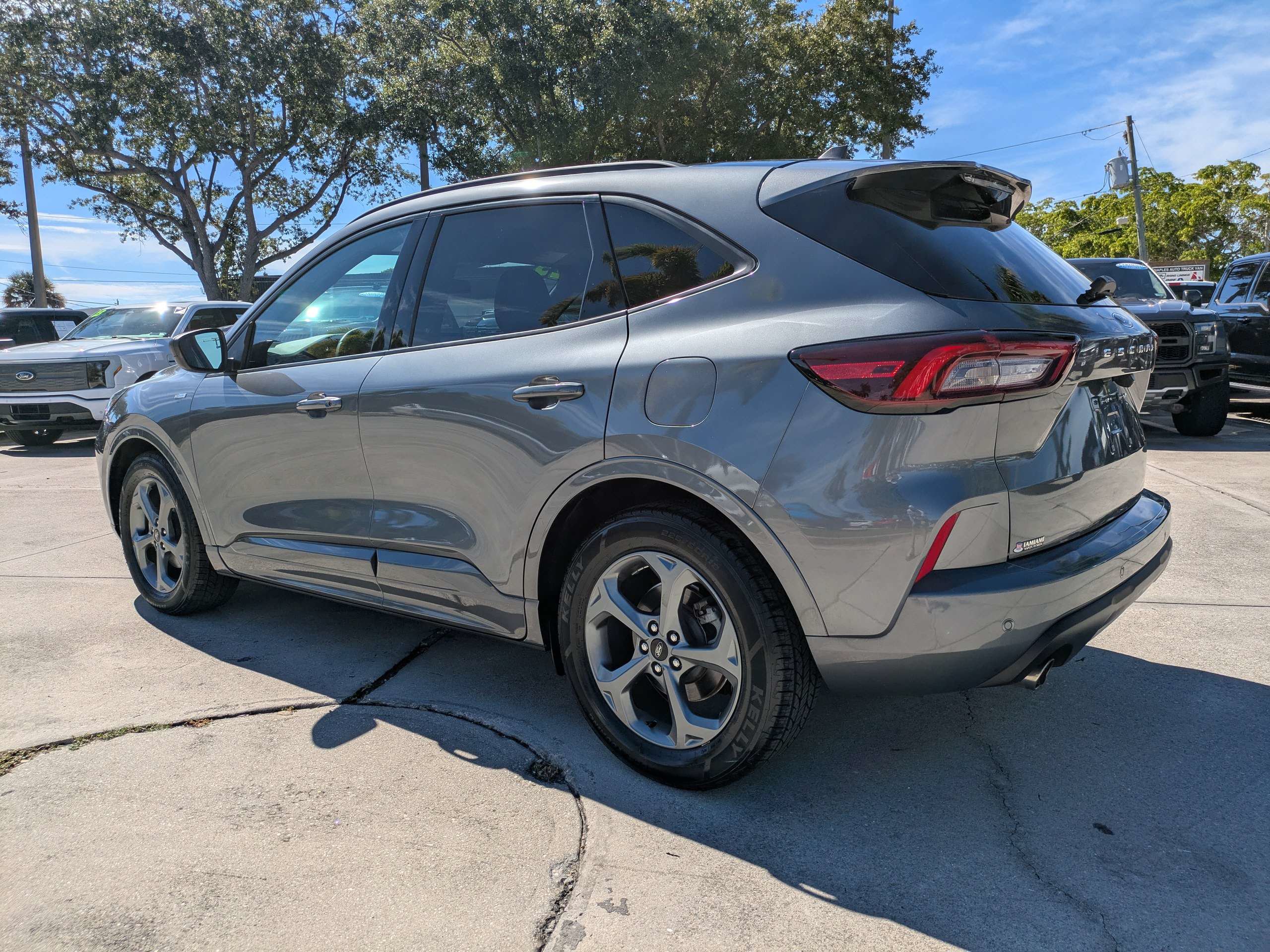 Used 2023 Ford Escape ST-Line w/ Tech Pack #1 FWD image 6