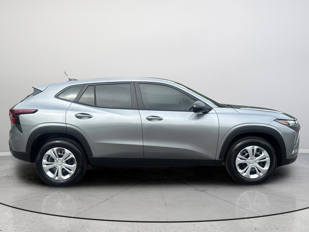 Used 2026 Chevrolet Trax LS FWD image 5