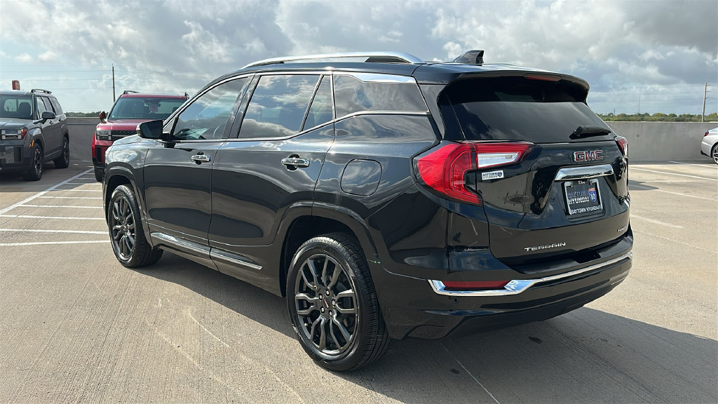 Used 2024 GMC Terrain Denali w/ Black Diamond Edition AWD/4WD image 11