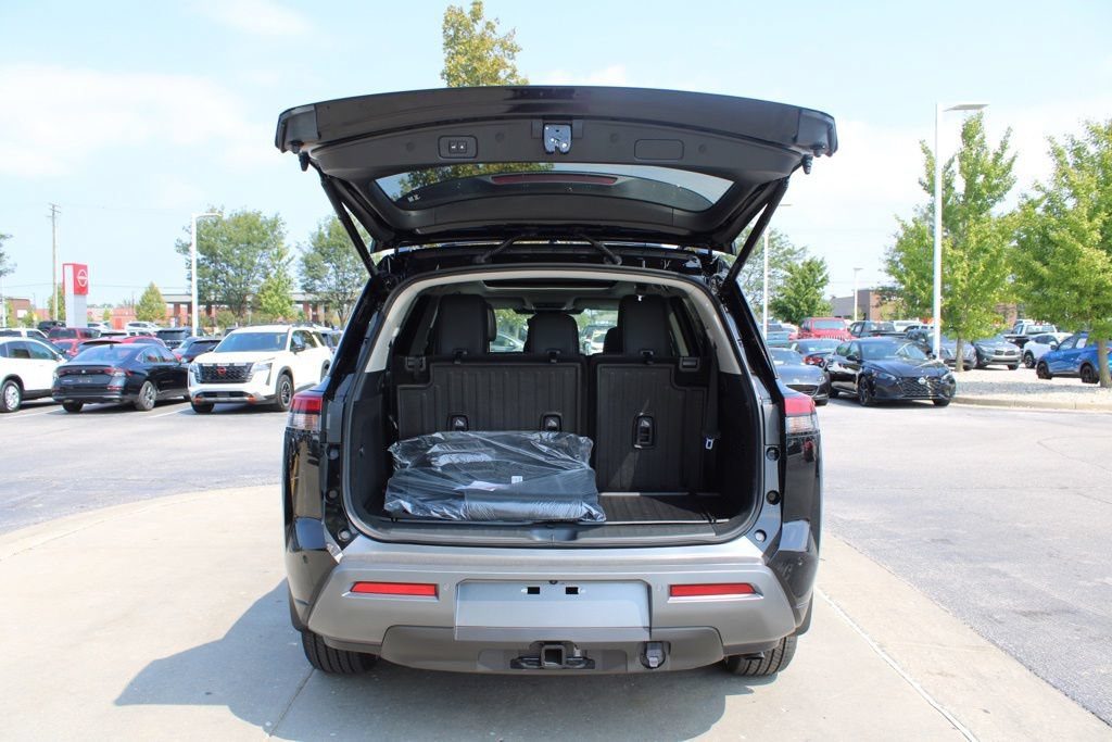 New 2026 Nissan Pathfinder Platinum w/ Cargo Package AWD/4WD image 7