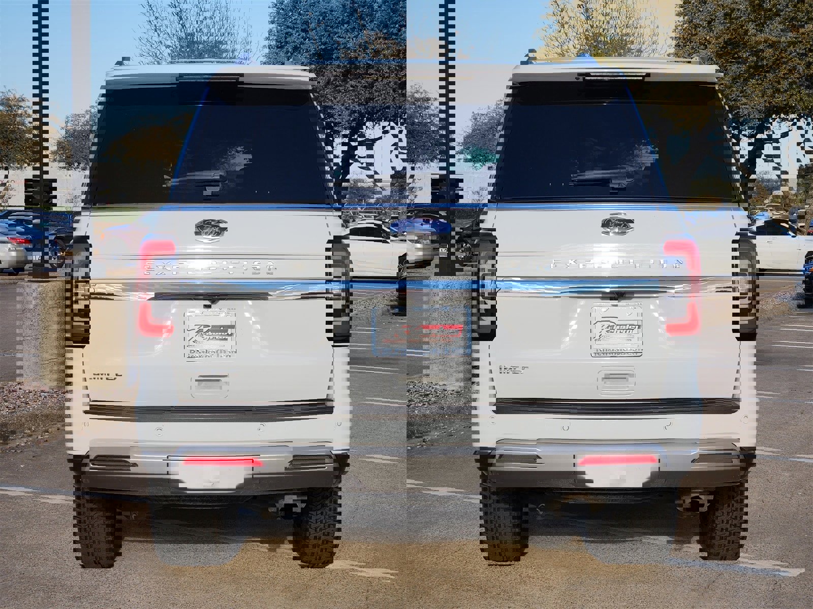 Used 2023 Ford Expedition Limited image 5