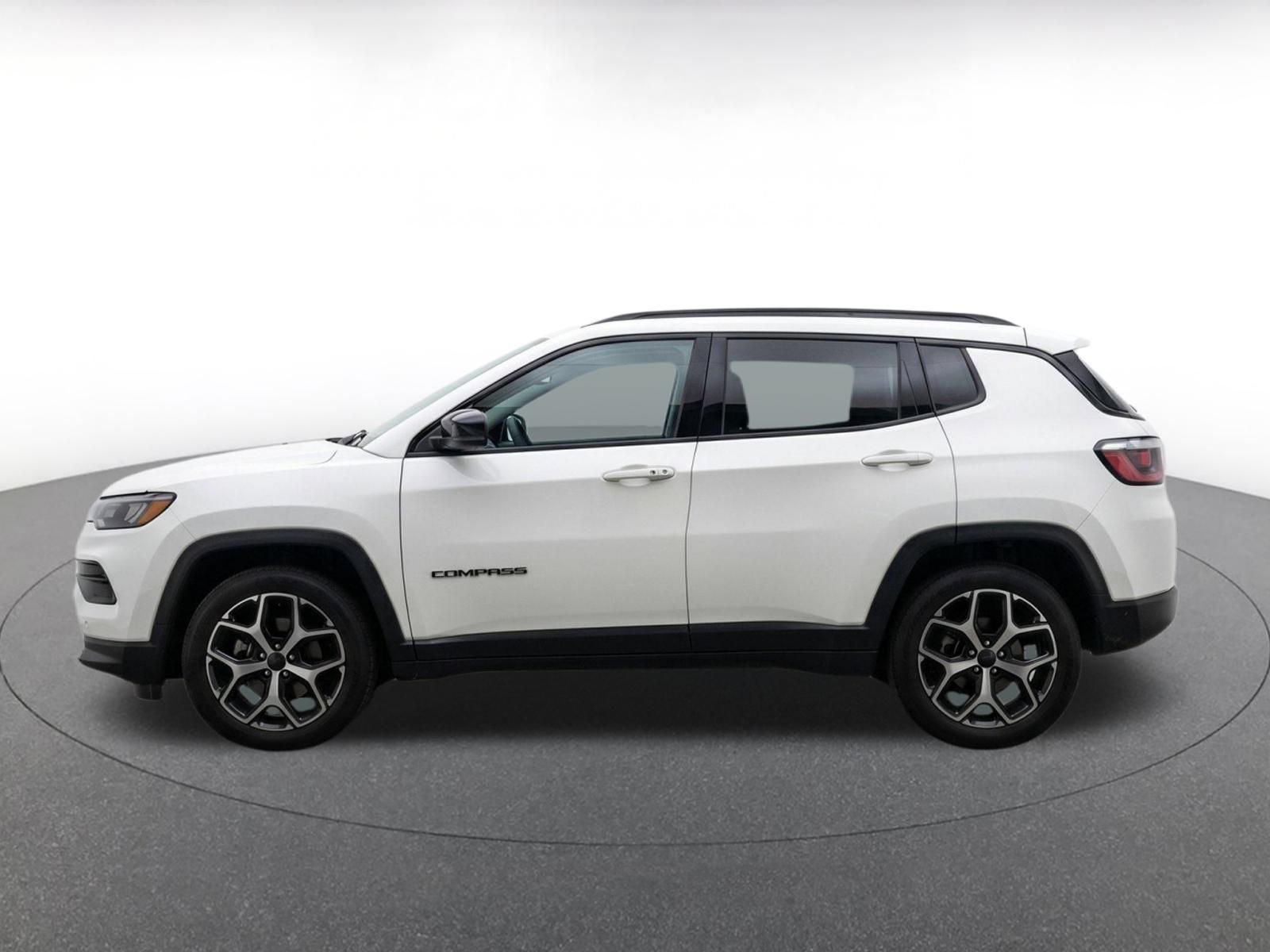 Used 2025 Jeep Compass Limited AWD/4WD image 4
