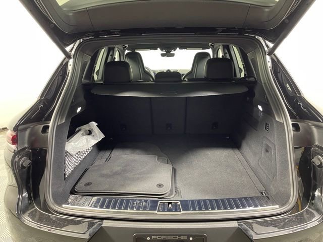 Used 2025 Porsche Cayenne image 7