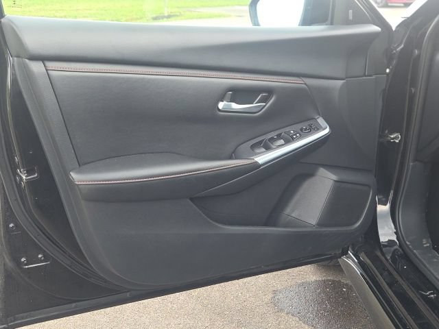 Used 2025 Nissan Sentra SR FWD image 18
