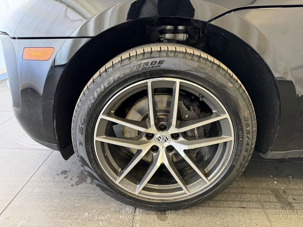 Certified 2022 Porsche Macan image 10