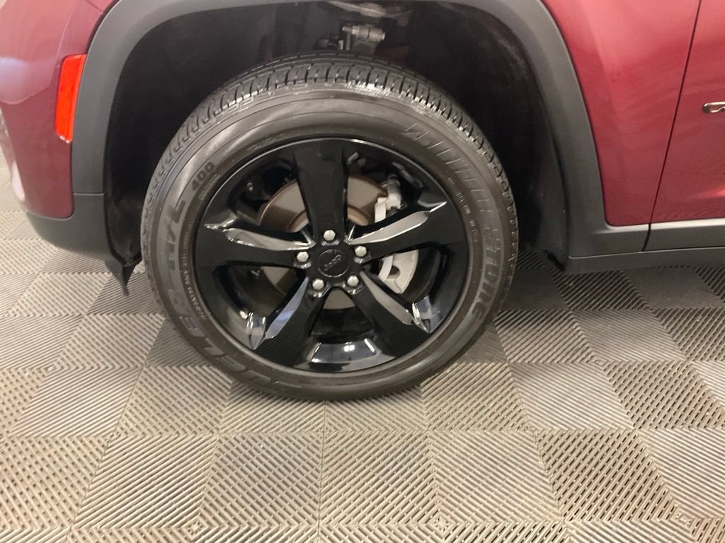 Used 2024 Jeep Grand Cherokee Altitude AWD/4WD image 9
