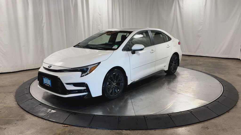 Used 2024 Toyota Corolla SE image 6