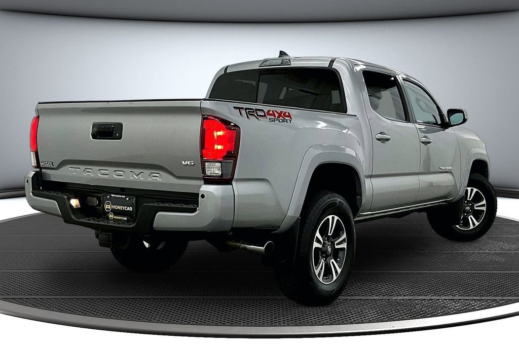 Used 2019 Toyota Tacoma TRD Sport w/ Technology Package AWD/4WD image 6