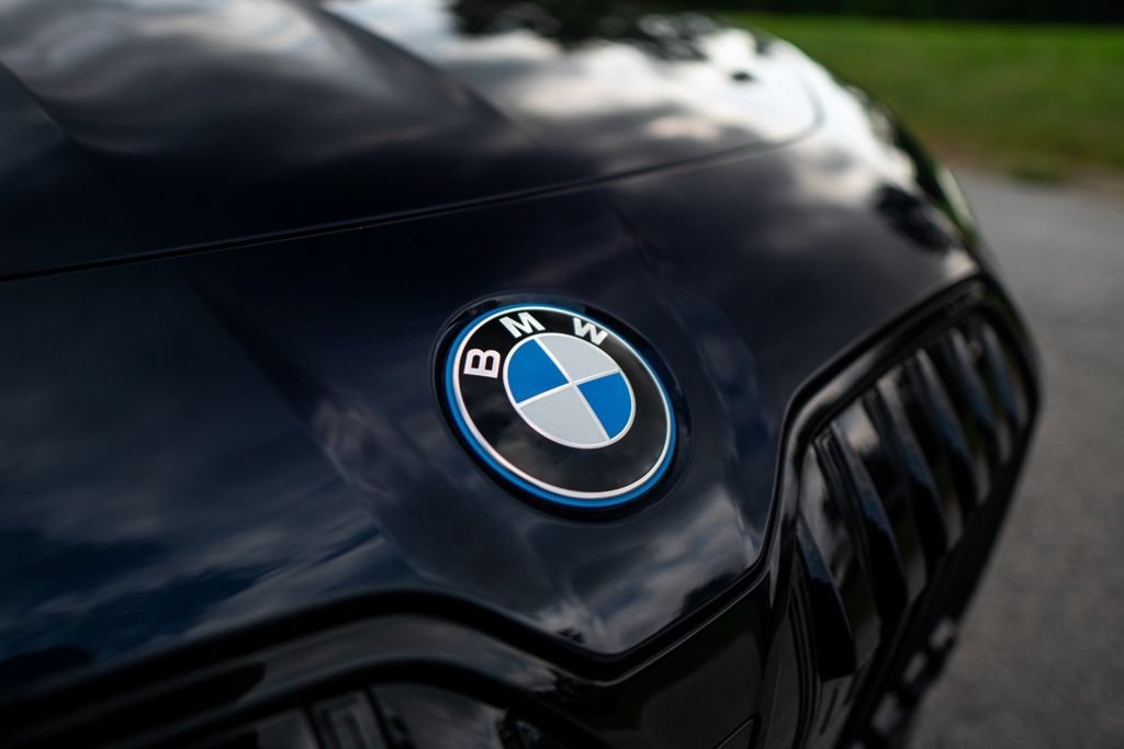 Certified 2024 BMW i7 xDrive60 w/ Executive Package AWD/4WD image 14
