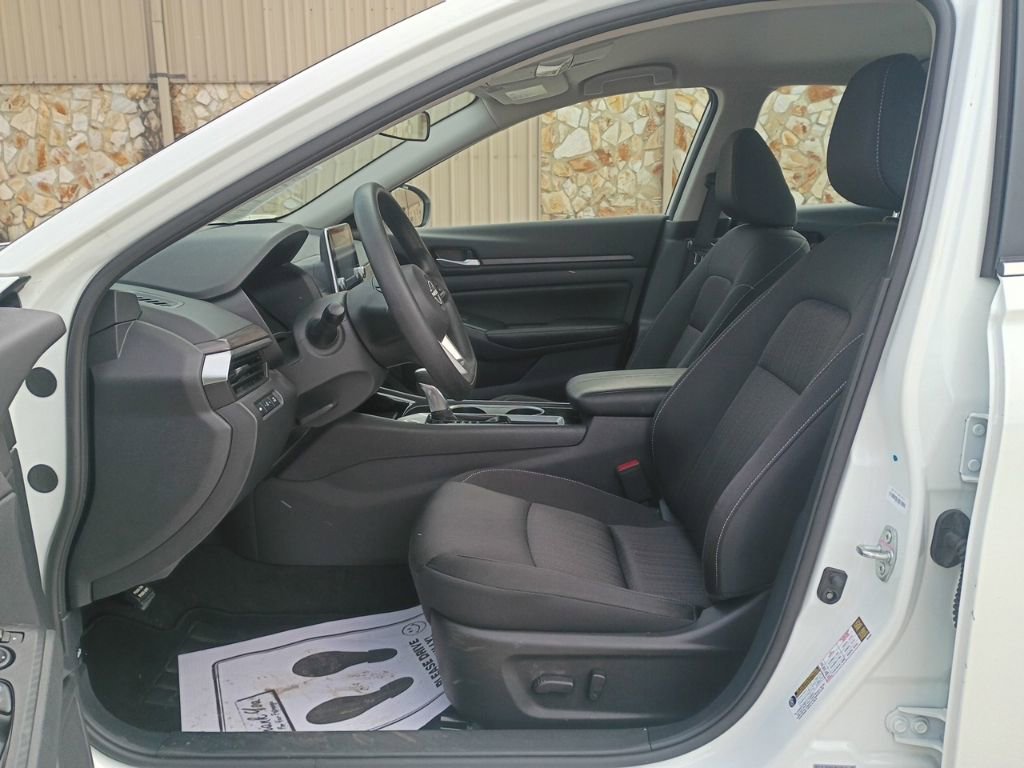 Used 2024 Nissan Altima 2.5 SV image 13