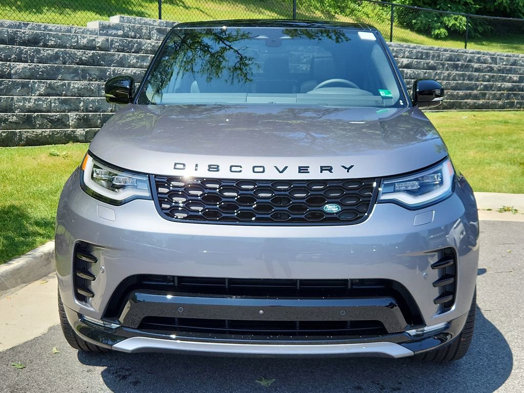 New 2025 Land Rover Discovery Dynamic SE image 8